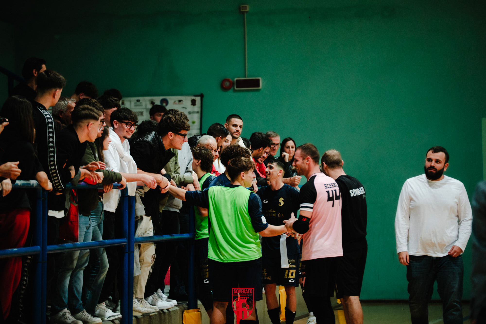 Al momento stai visualizzando Soverato Futsal: primi in classifica, ma con i piedi per terra. Il ds Tassone: “Pensiamo partita dopo partita”